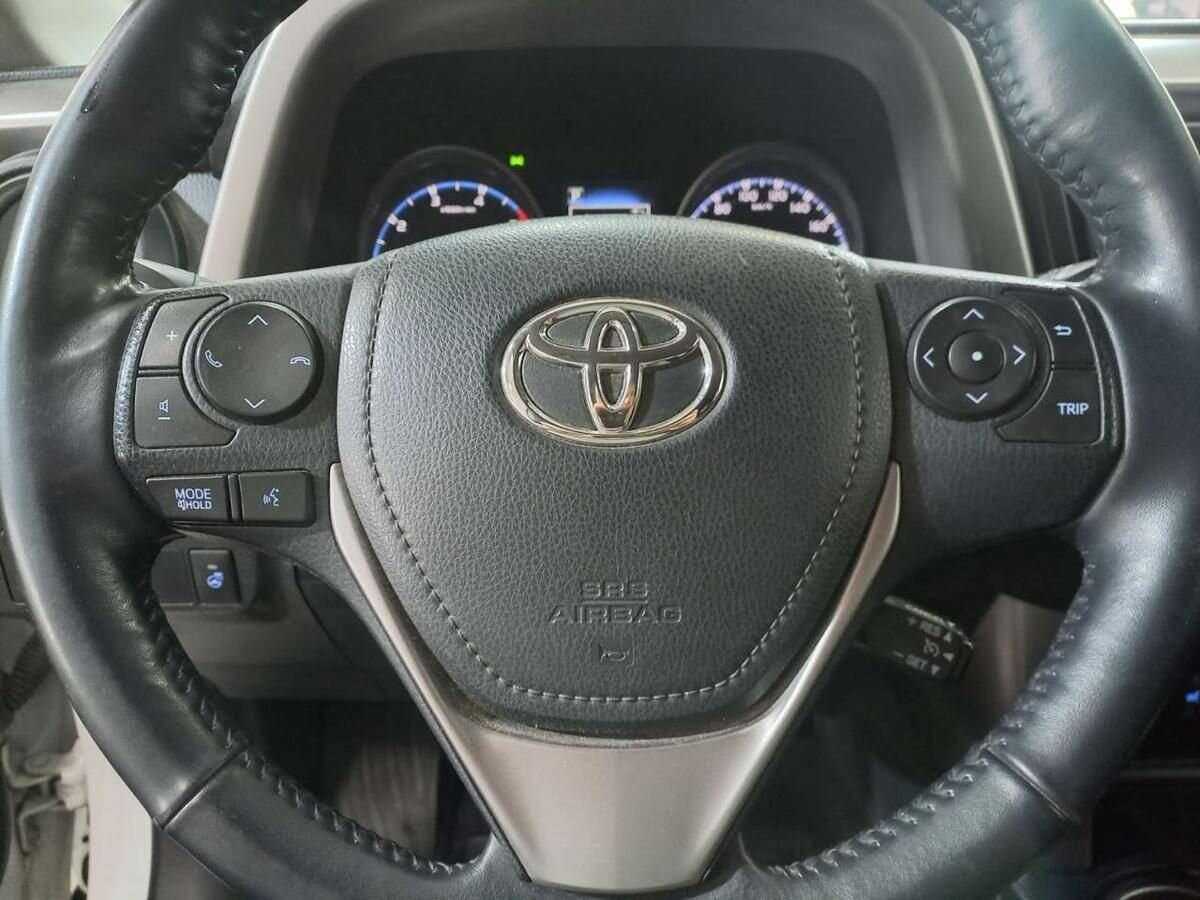 Купить Toyota RAV4 с пробегом. Фото: #16