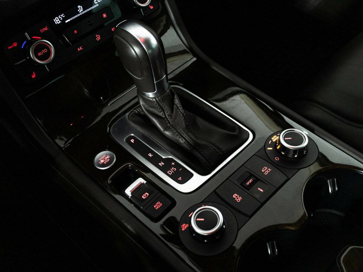 Купить Volkswagen Touareg с пробегом. Фото: #15