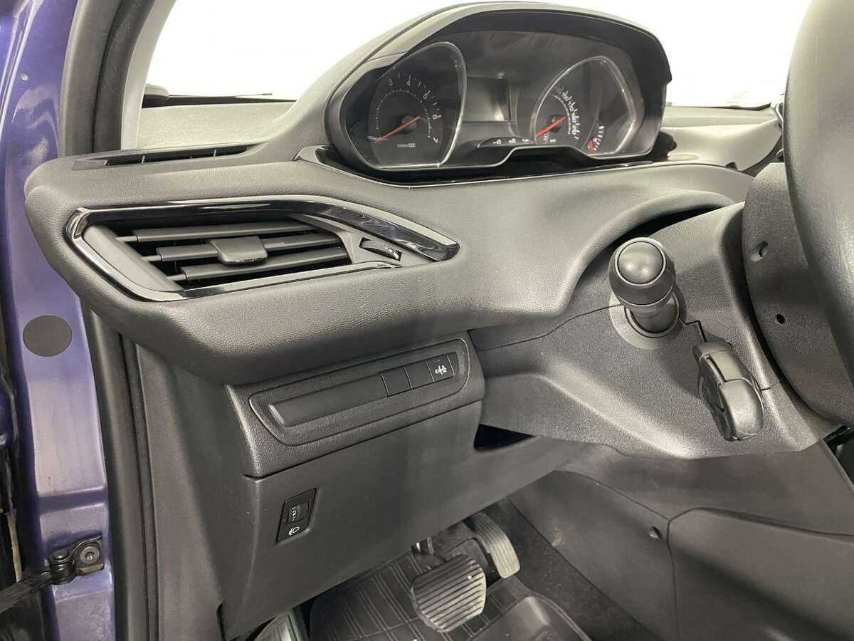 Купить Peugeot 208 с пробегом. Фото: #8