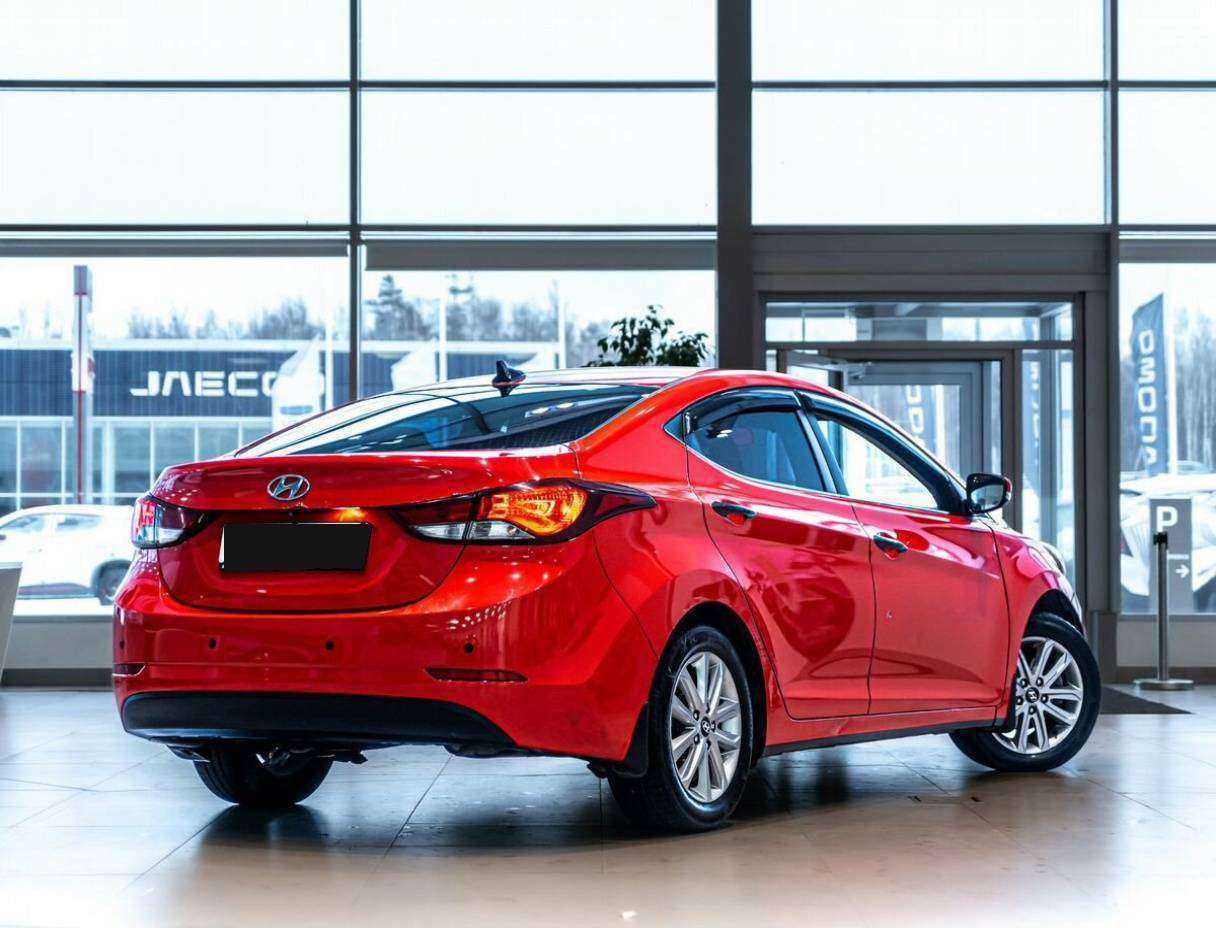 Купить Hyundai Elantra с пробегом. Фото: #2