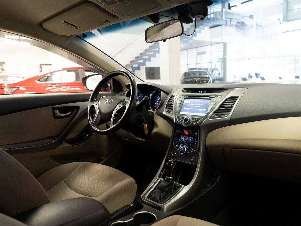 Купить Hyundai Elantra с пробегом. Фото: #18