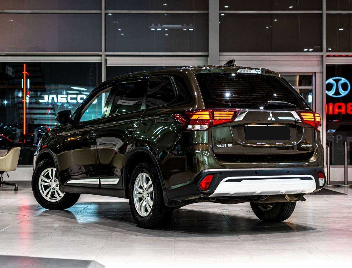 Купить Mitsubishi Outlander с пробегом. Фото: #3