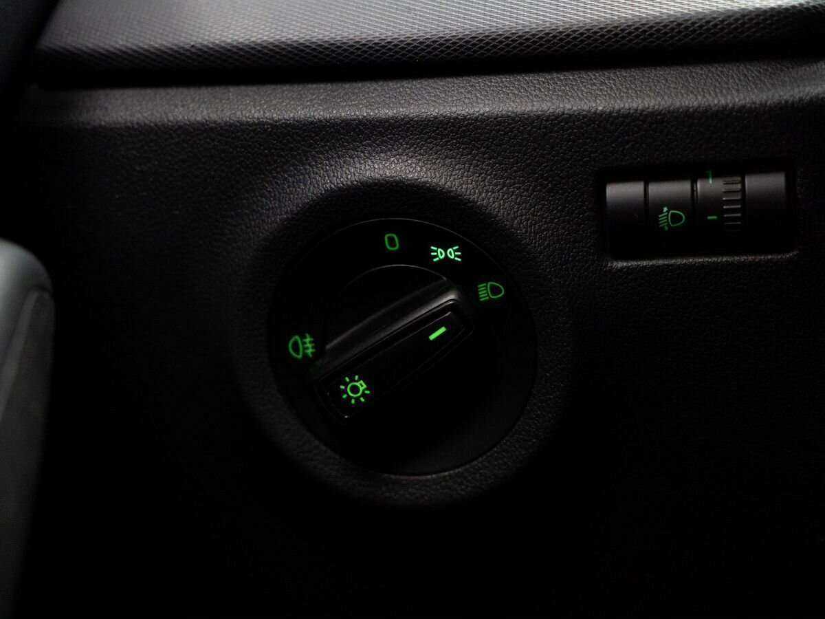 Купить Skoda Rapid с пробегом. Фото: #16