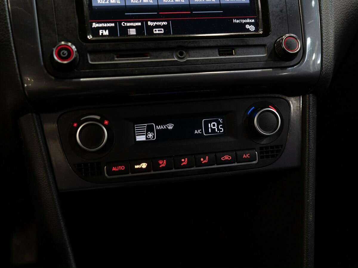 Купить Volkswagen Polo с пробегом. Фото: #11