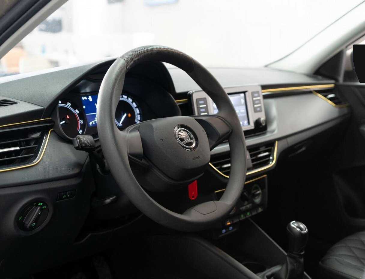 Купить Skoda Rapid с пробегом. Фото: #4