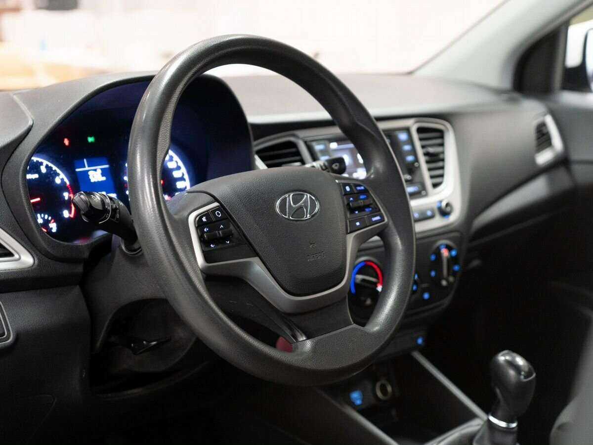 Купить Hyundai Solaris с пробегом. Фото: #4