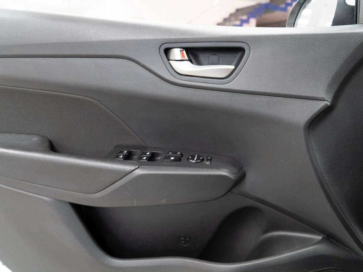 Купить Hyundai Solaris с пробегом. Фото: #12