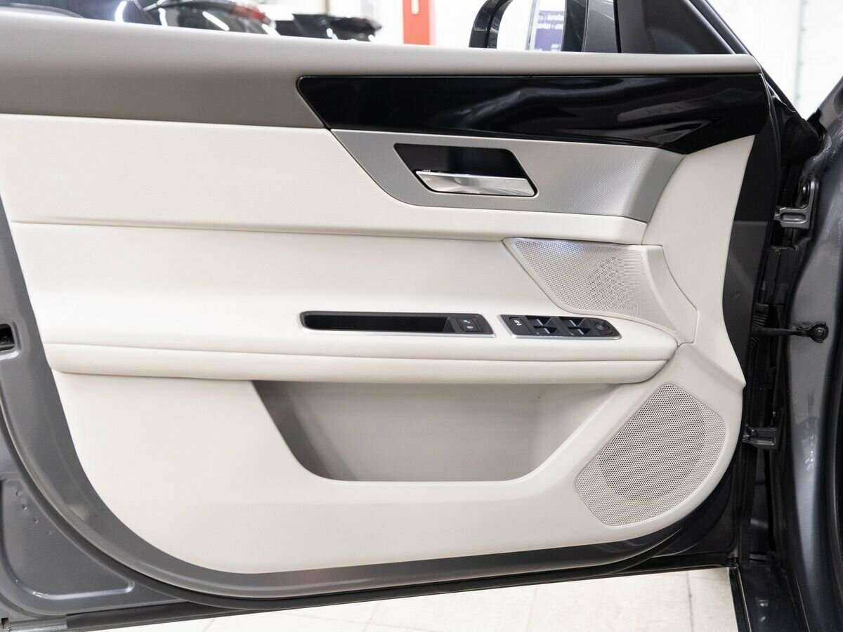 Купить Jaguar XF с пробегом. Фото: #14