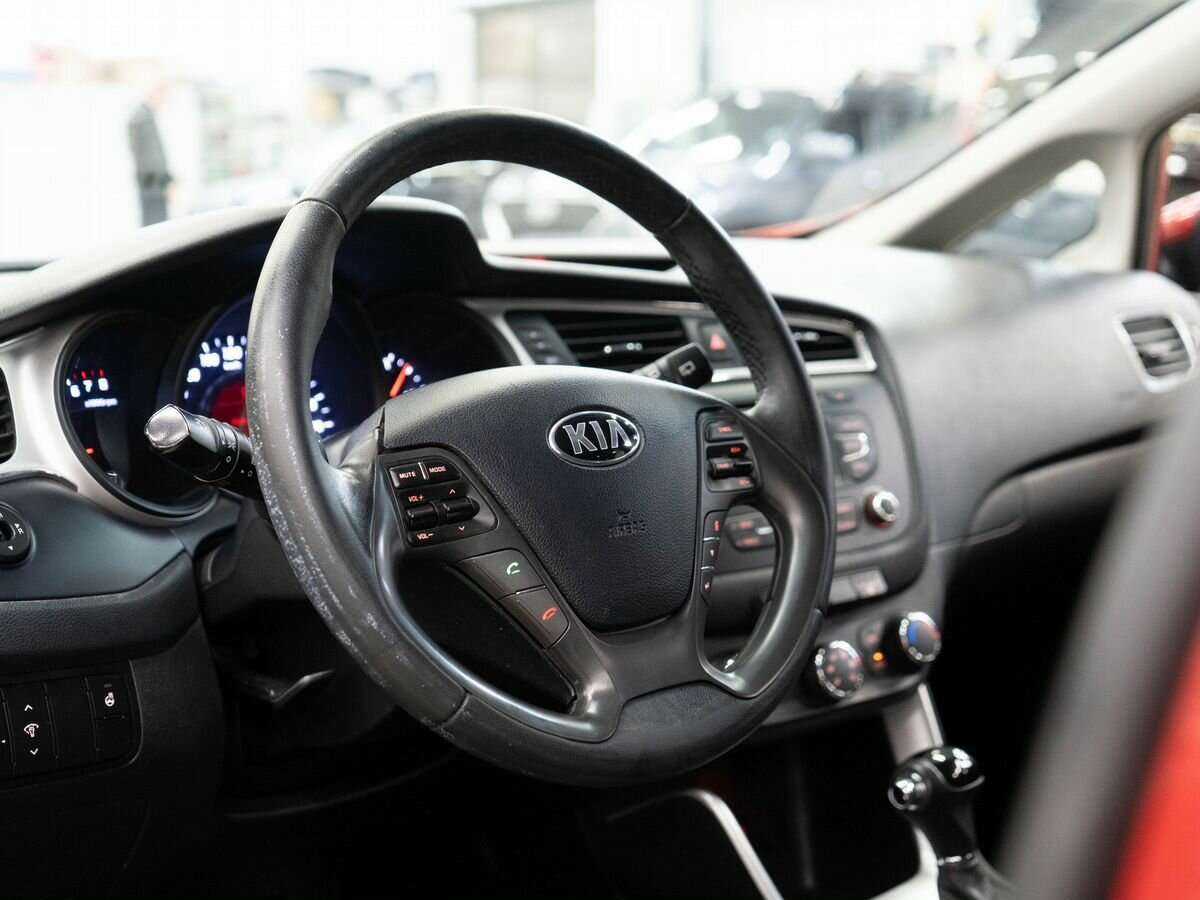 Купить Kia Ceed с пробегом. Фото: #4