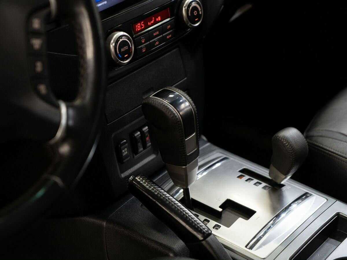 Купить Mitsubishi Pajero с пробегом. Фото: #11