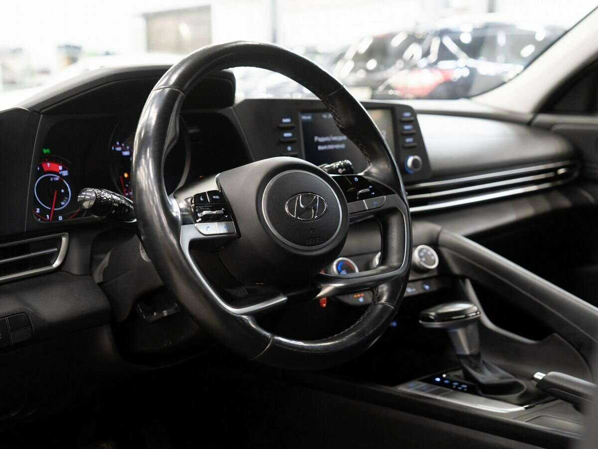 Купить Hyundai Elantra с пробегом. Фото: #4