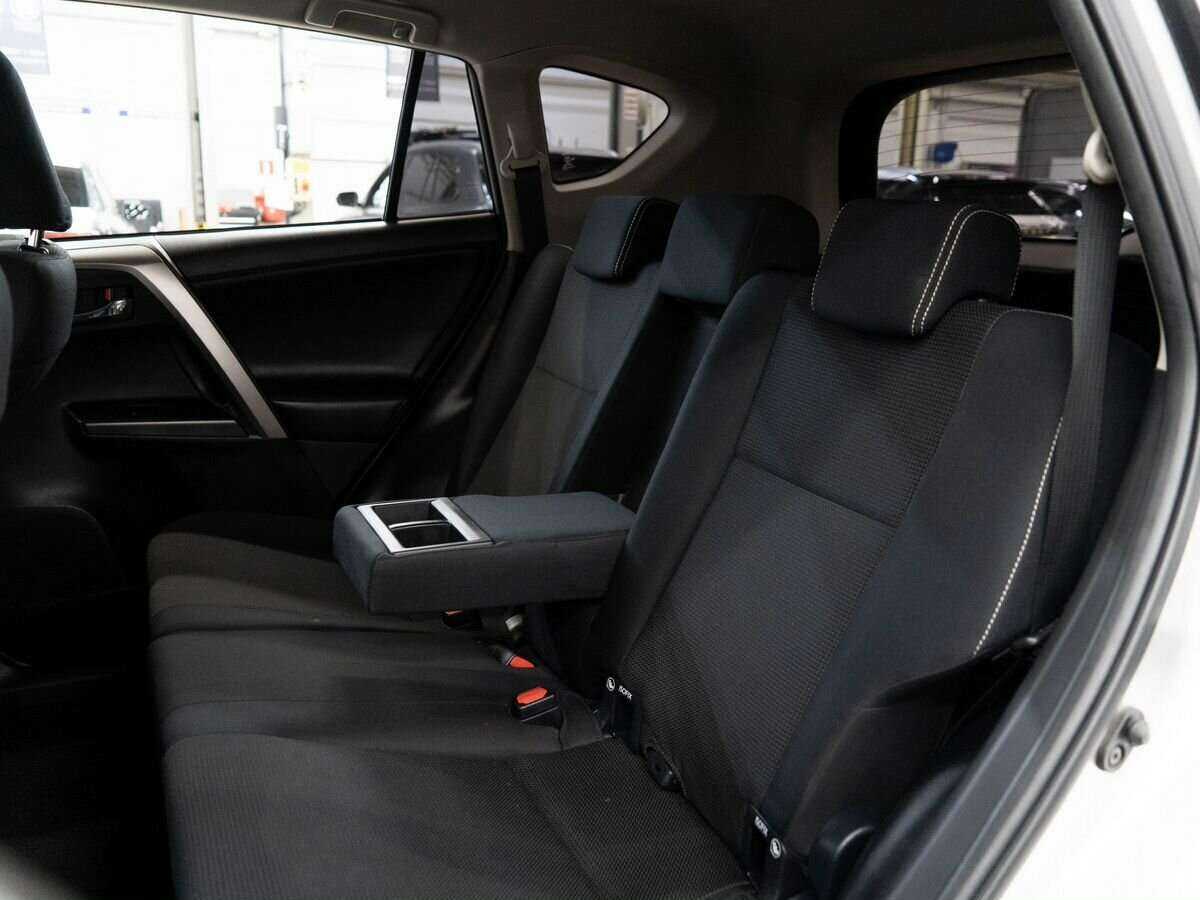 Купить Toyota RAV4 с пробегом. Фото: #6