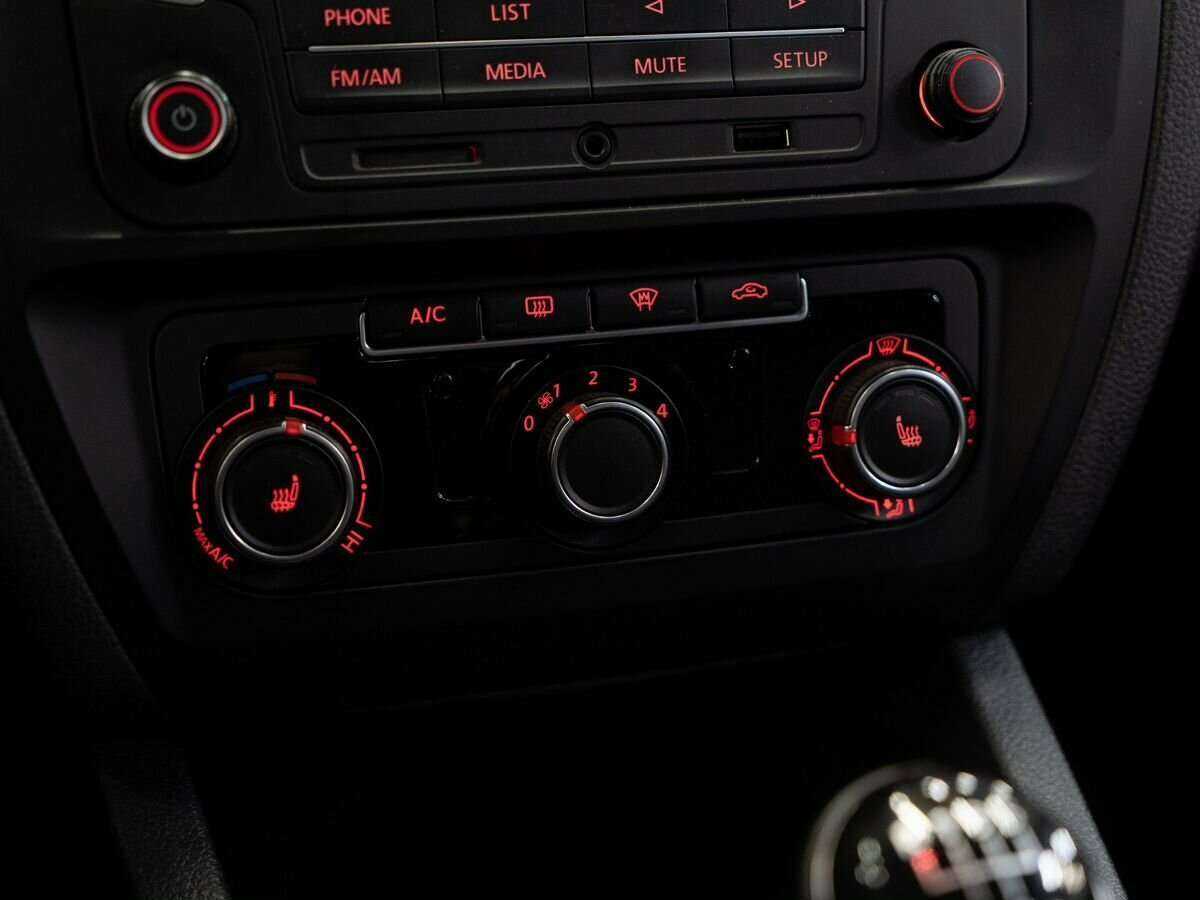 Купить Volkswagen Jetta с пробегом. Фото: #13
