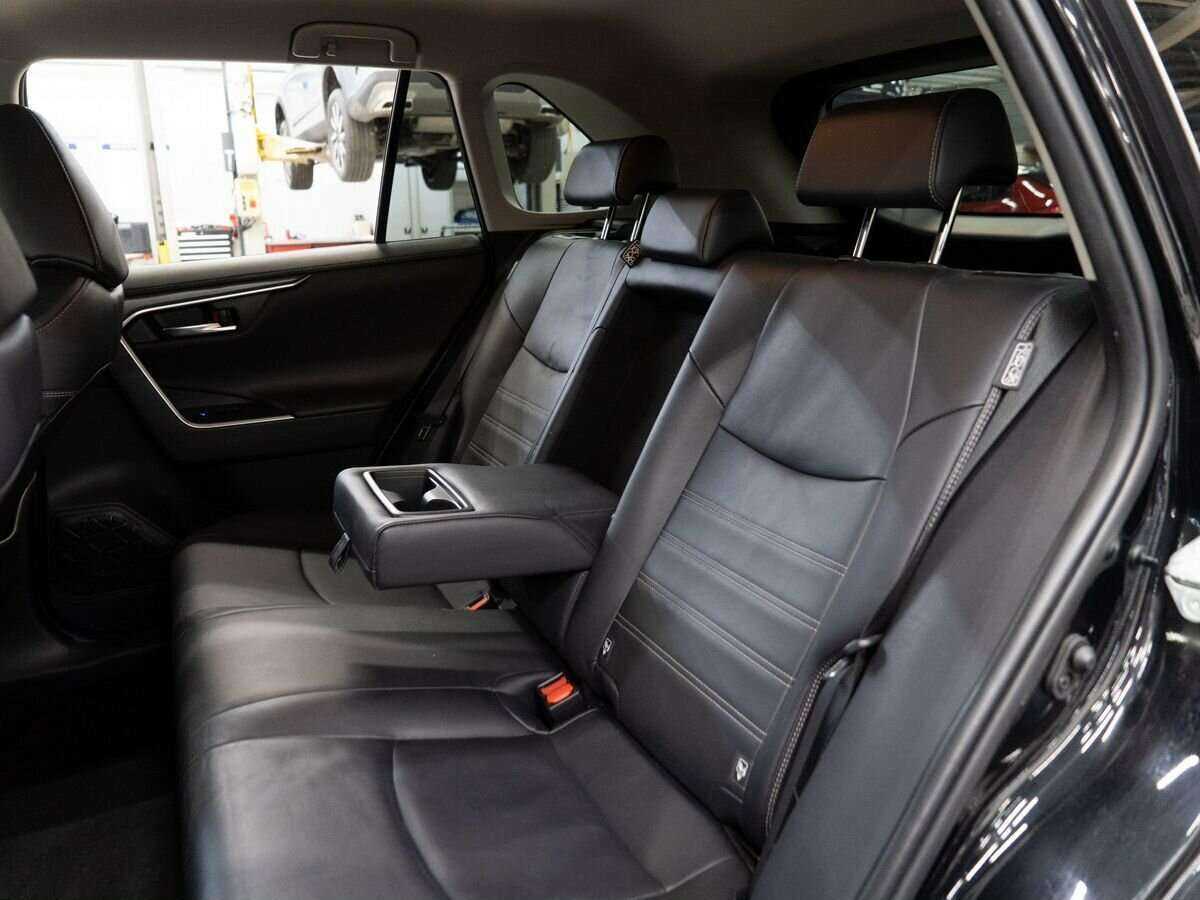 Купить Toyota RAV4 с пробегом. Фото: #6