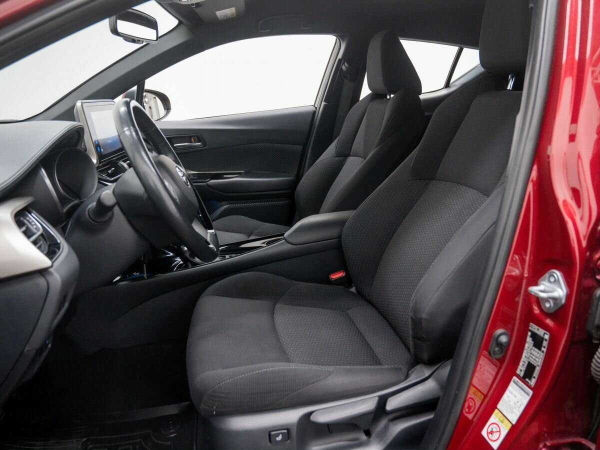 Купить Toyota C-HR с пробегом. Фото: #11
