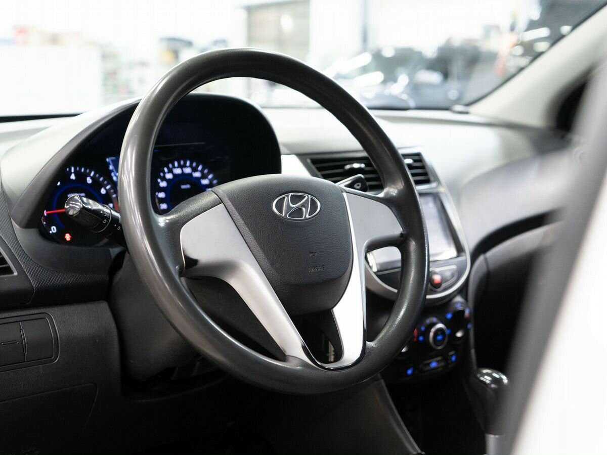 Купить Hyundai Solaris с пробегом. Фото: #1