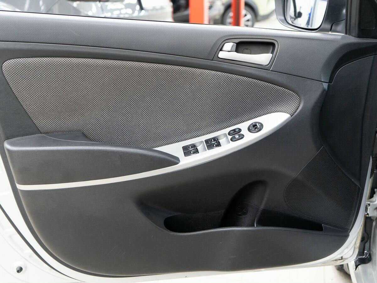 Купить Hyundai Solaris с пробегом. Фото: #11