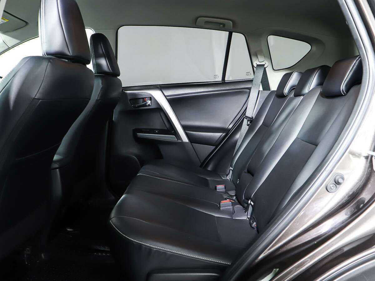 Купить Toyota RAV4 с пробегом. Фото: #9
