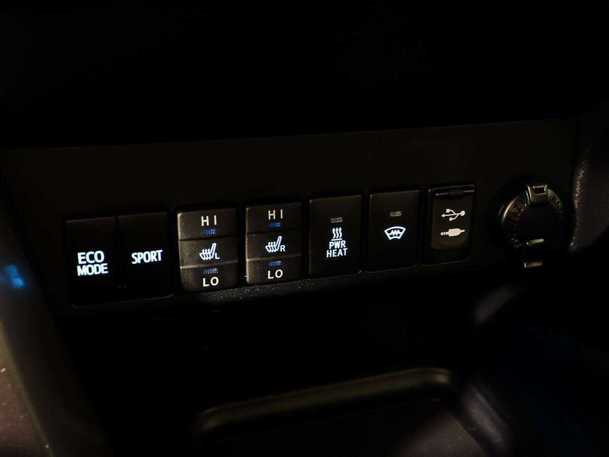 Купить Toyota RAV4 с пробегом. Фото: #16