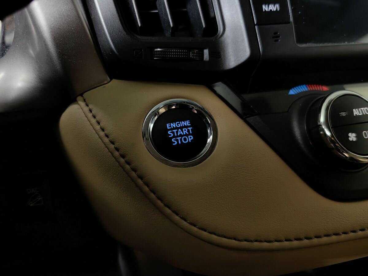 Купить Toyota RAV4 с пробегом. Фото: #17