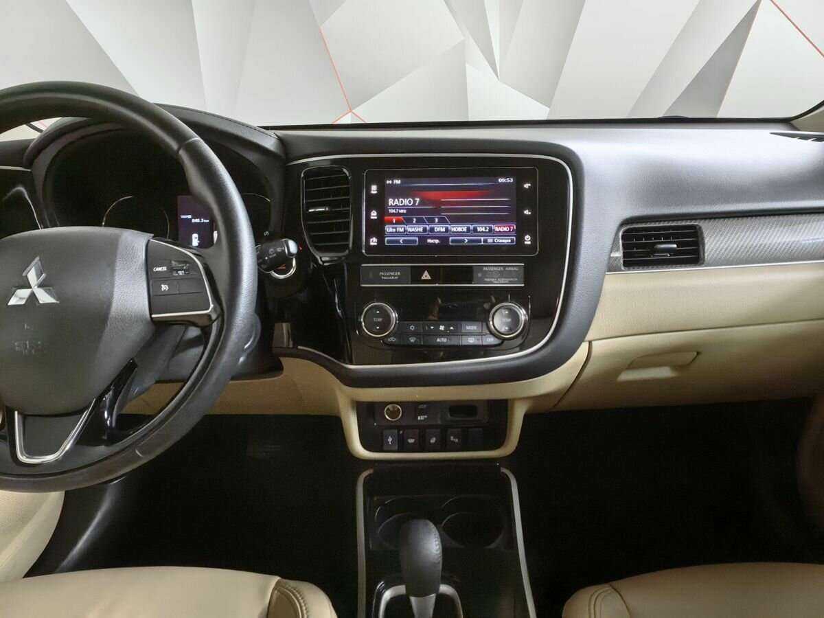 Купить Mitsubishi Outlander с пробегом. Фото: #10