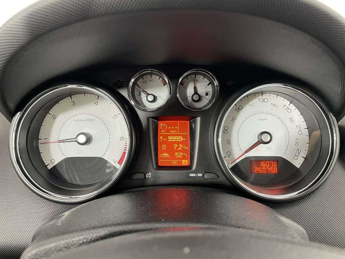 Купить Peugeot 408 с пробегом. Фото: #10