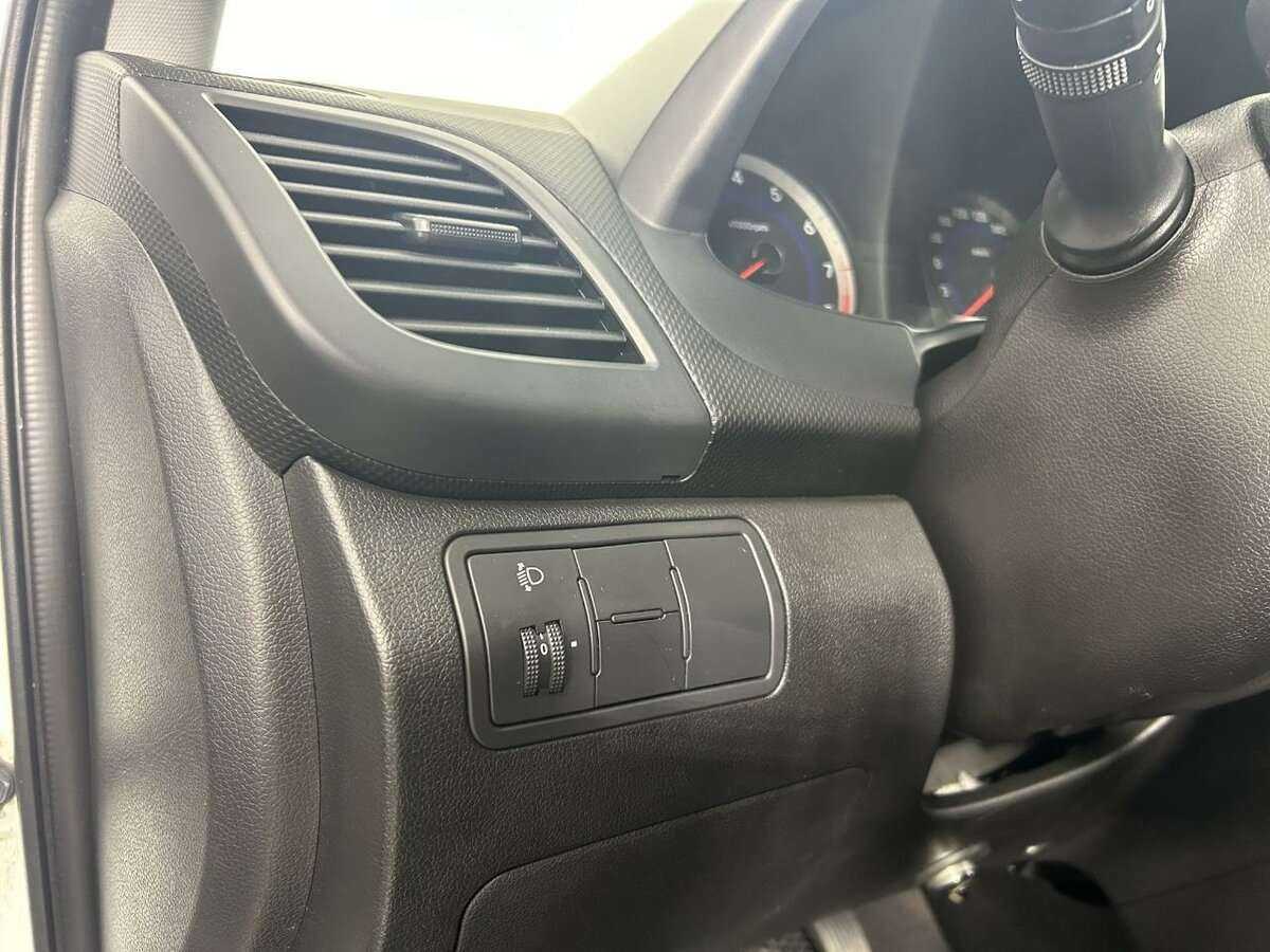 Купить Hyundai Solaris с пробегом. Фото: #8