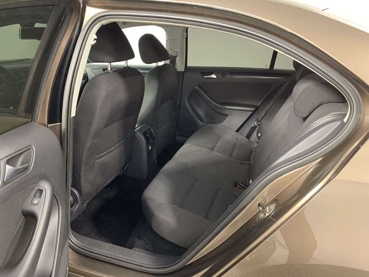 Купить Volkswagen Jetta с пробегом. Фото: #9