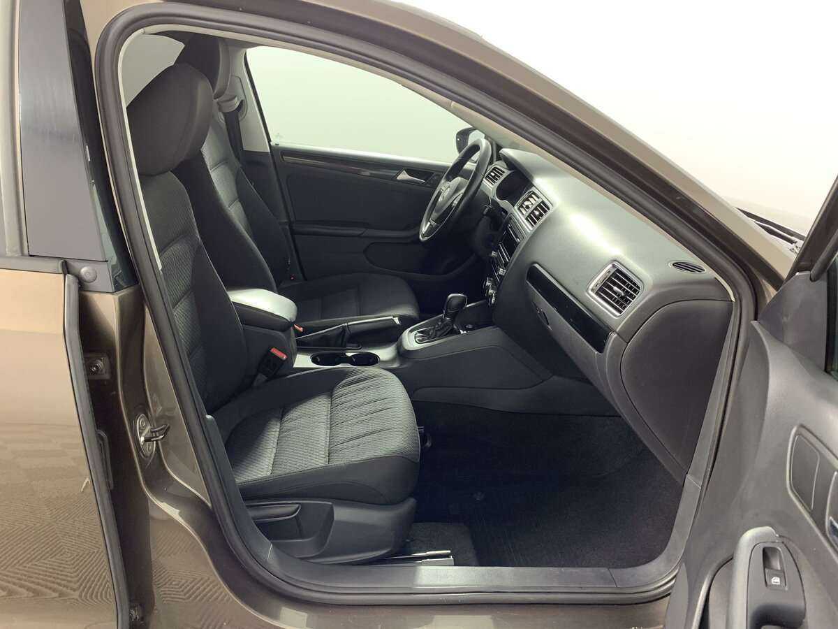 Купить Volkswagen Jetta с пробегом. Фото: #15