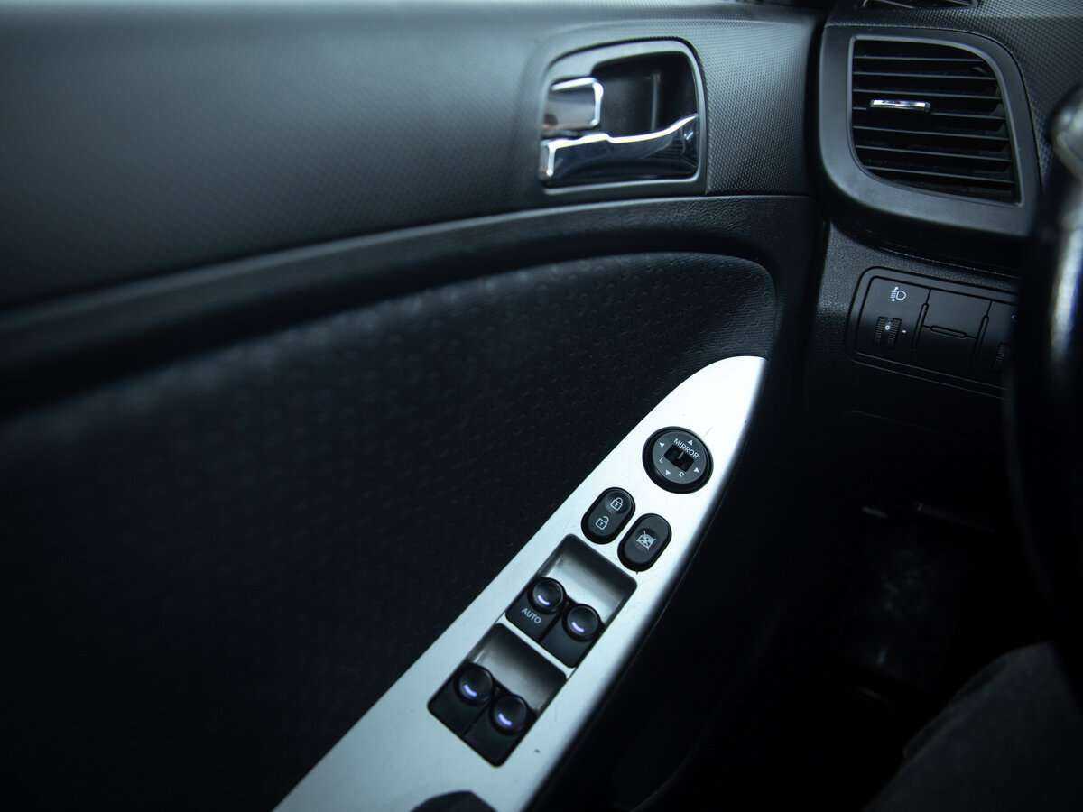 Купить Hyundai Solaris с пробегом. Фото: #11