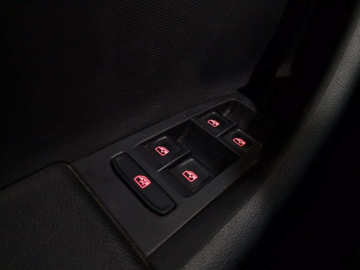 Купить Volkswagen Polo с пробегом. Фото: #9