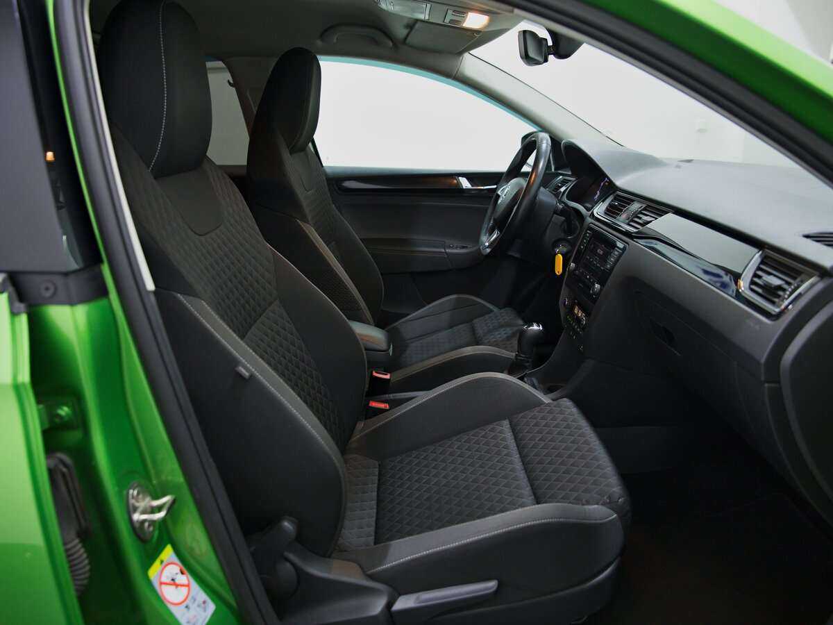 Купить Skoda Rapid с пробегом. Фото: #4
