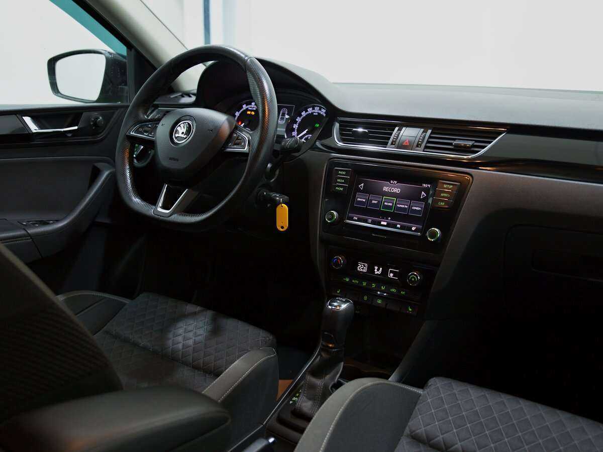 Купить Skoda Rapid с пробегом. Фото: #5