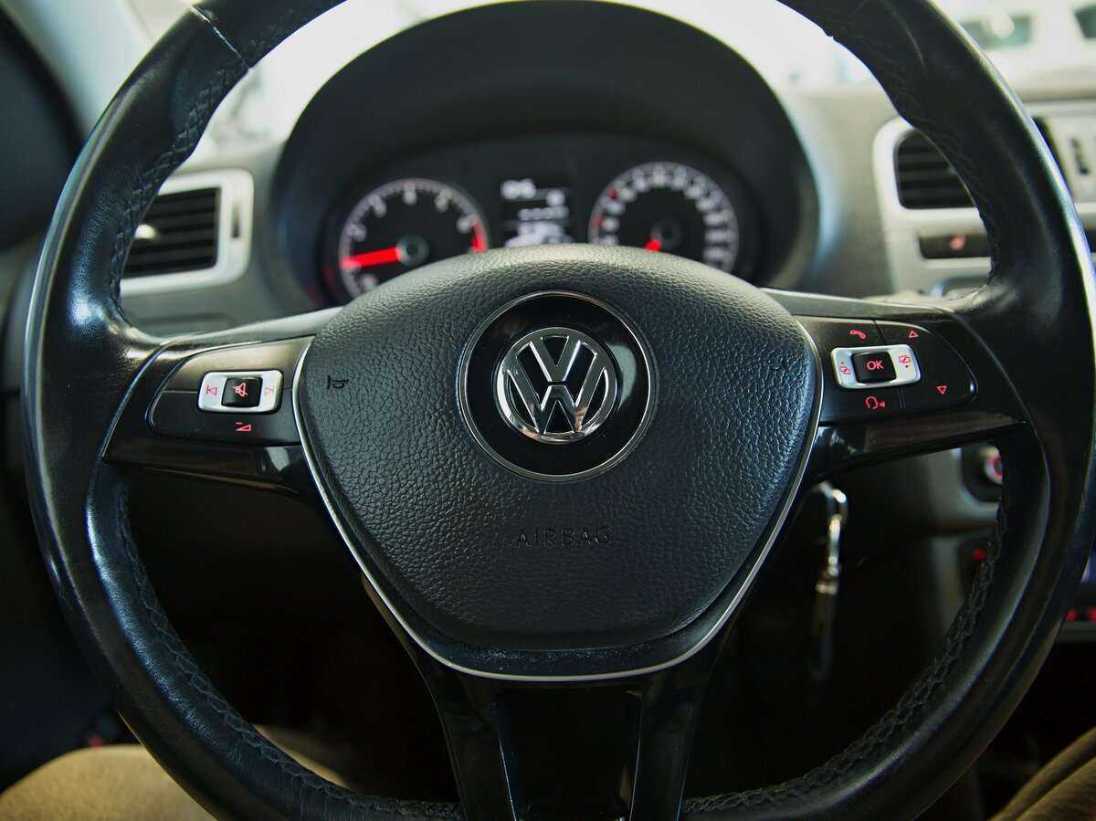 Купить Volkswagen Polo с пробегом. Фото: #3