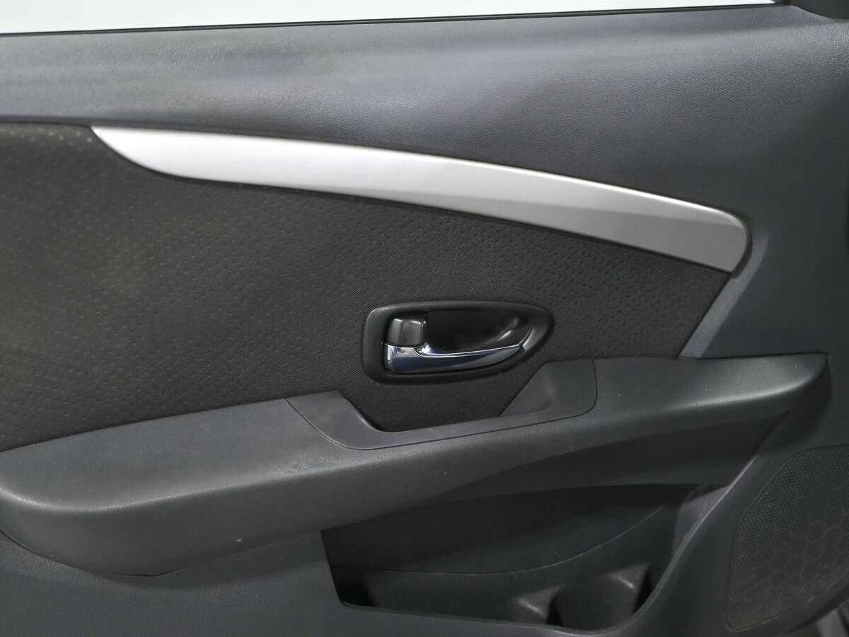 Купить Nissan Almera с пробегом. Фото: #11