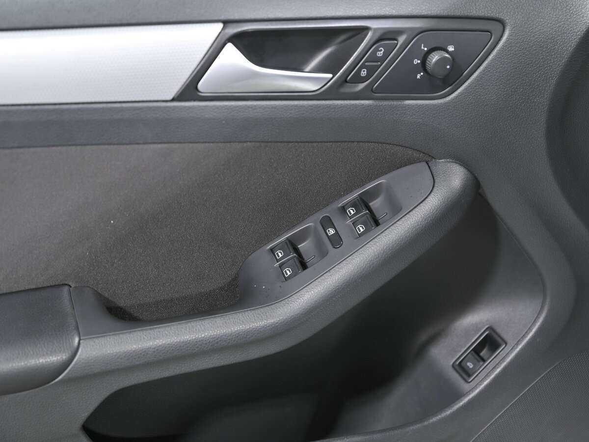 Купить Volkswagen Jetta с пробегом. Фото: #13