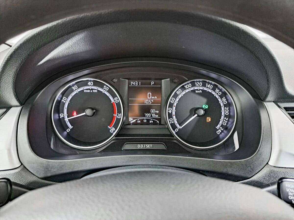 Купить Skoda Rapid с пробегом. Фото: #9
