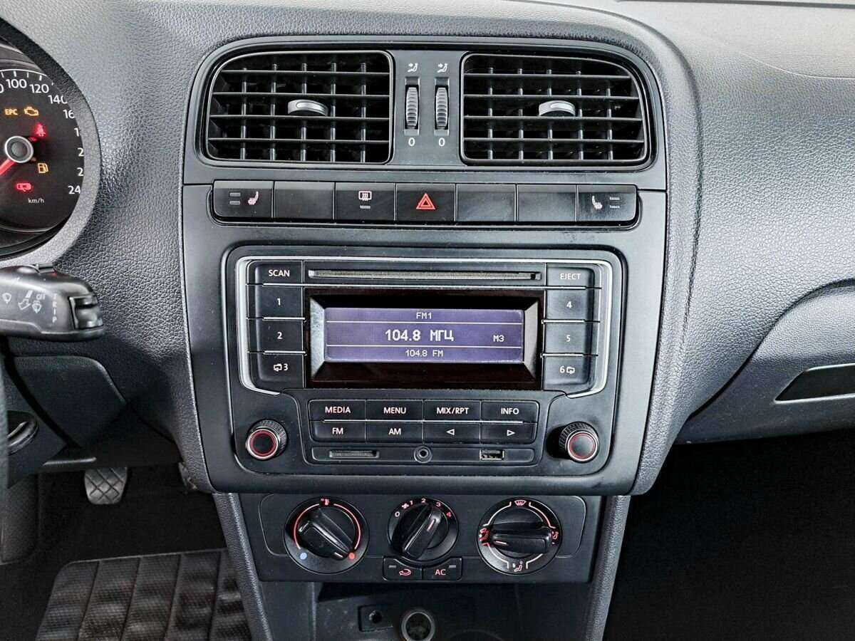 Купить Volkswagen Polo с пробегом. Фото: #12