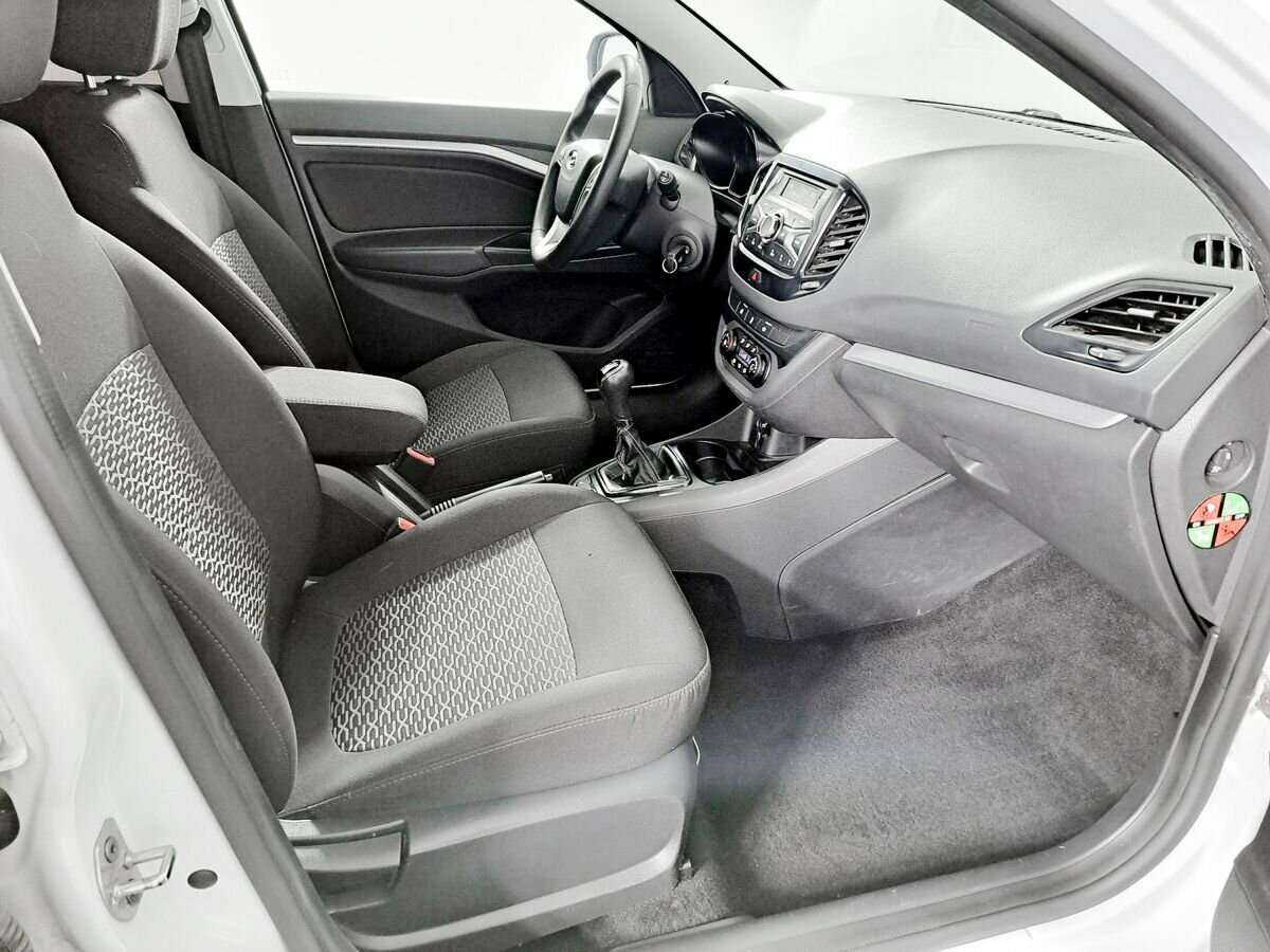 Купить Lada (ВАЗ) Vesta с пробегом. Фото: #8