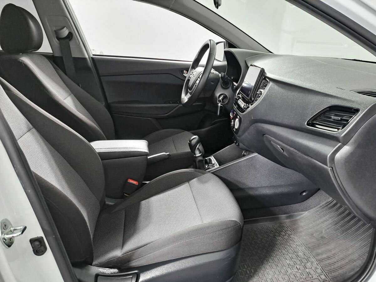 Купить Hyundai Solaris с пробегом. Фото: #9