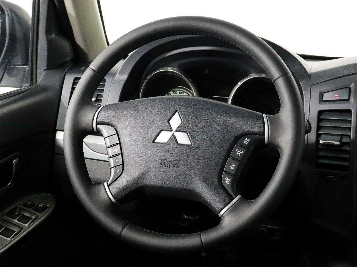 Купить Mitsubishi Pajero с пробегом. Фото: #11