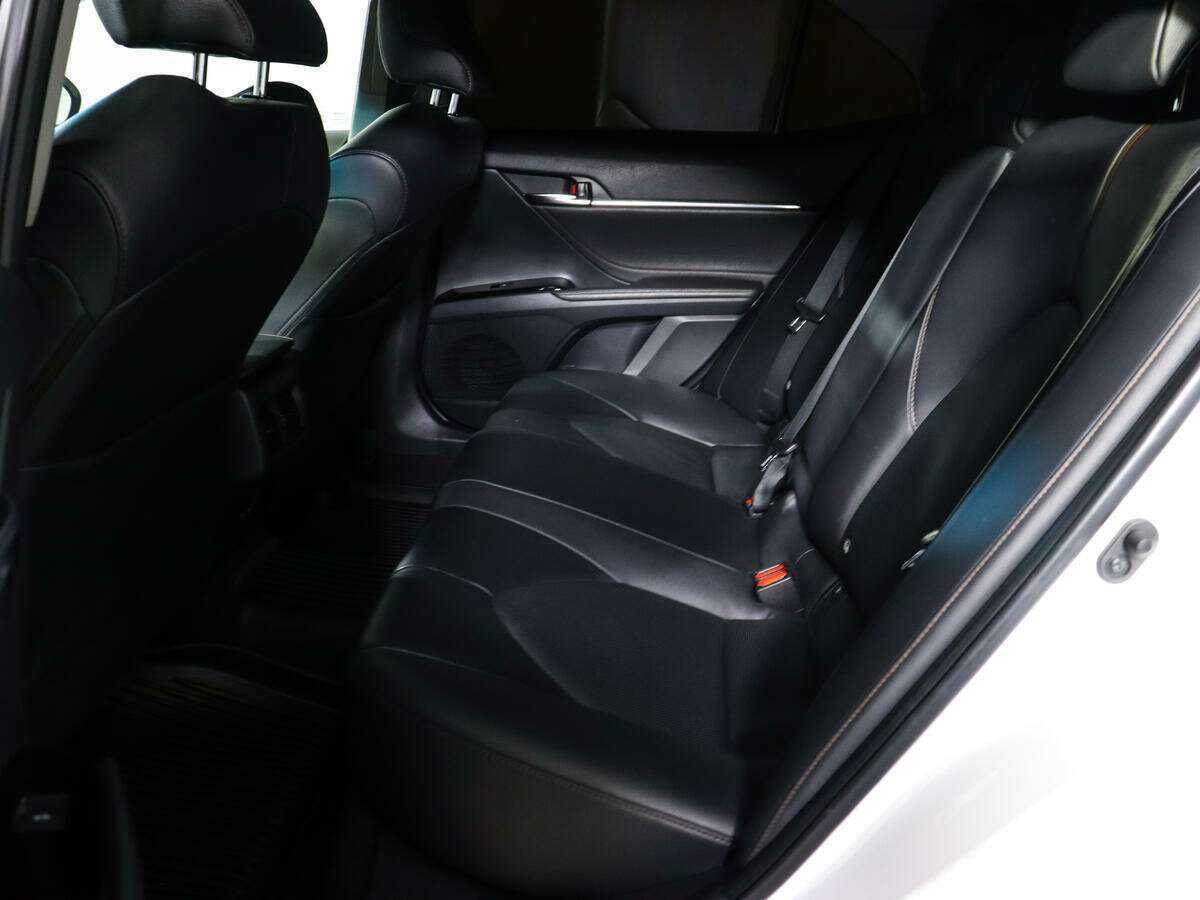 Купить Toyota Camry с пробегом. Фото: #7