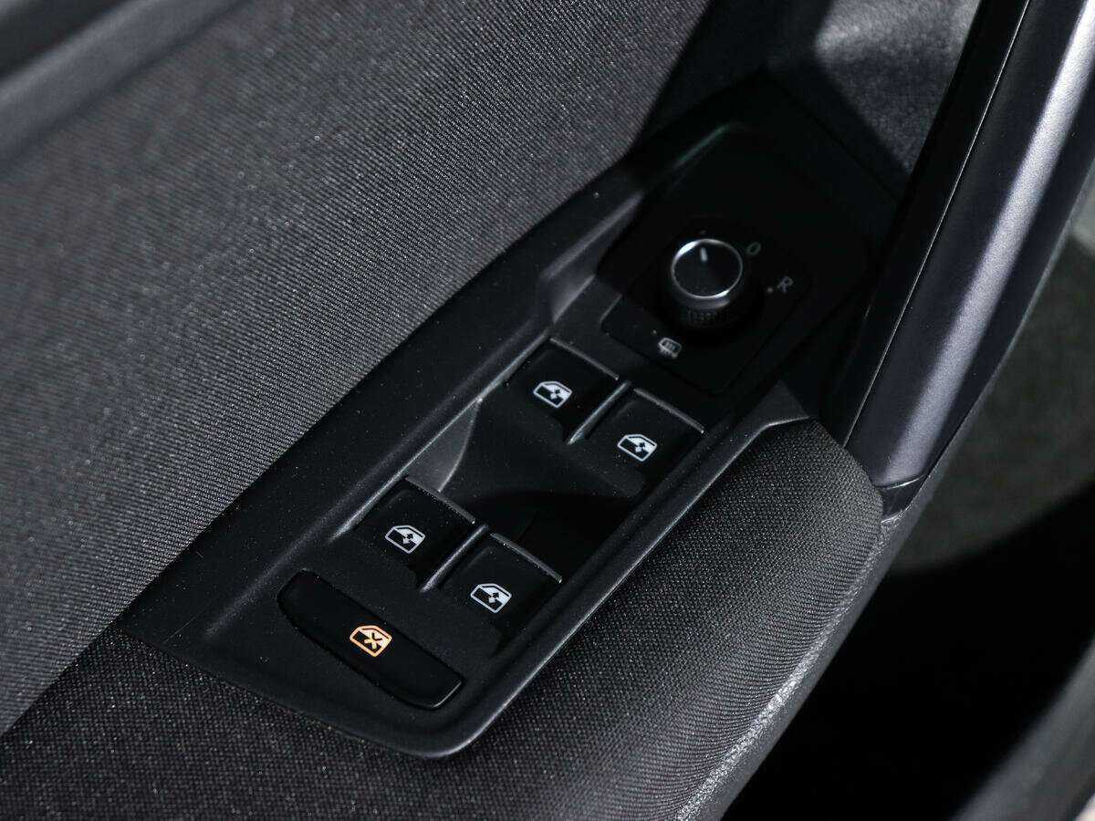 Купить Volkswagen Tiguan с пробегом. Фото: #13