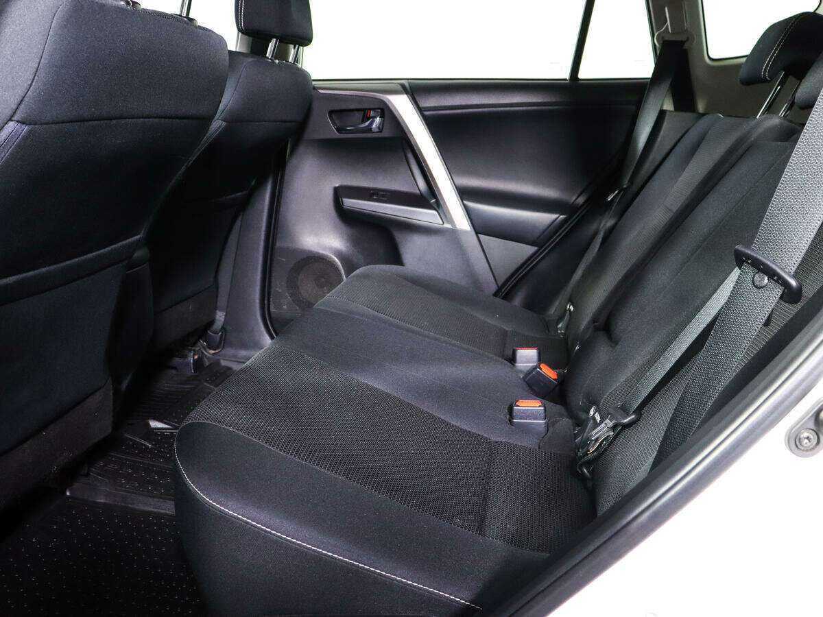 Купить Toyota RAV4 с пробегом. Фото: #8