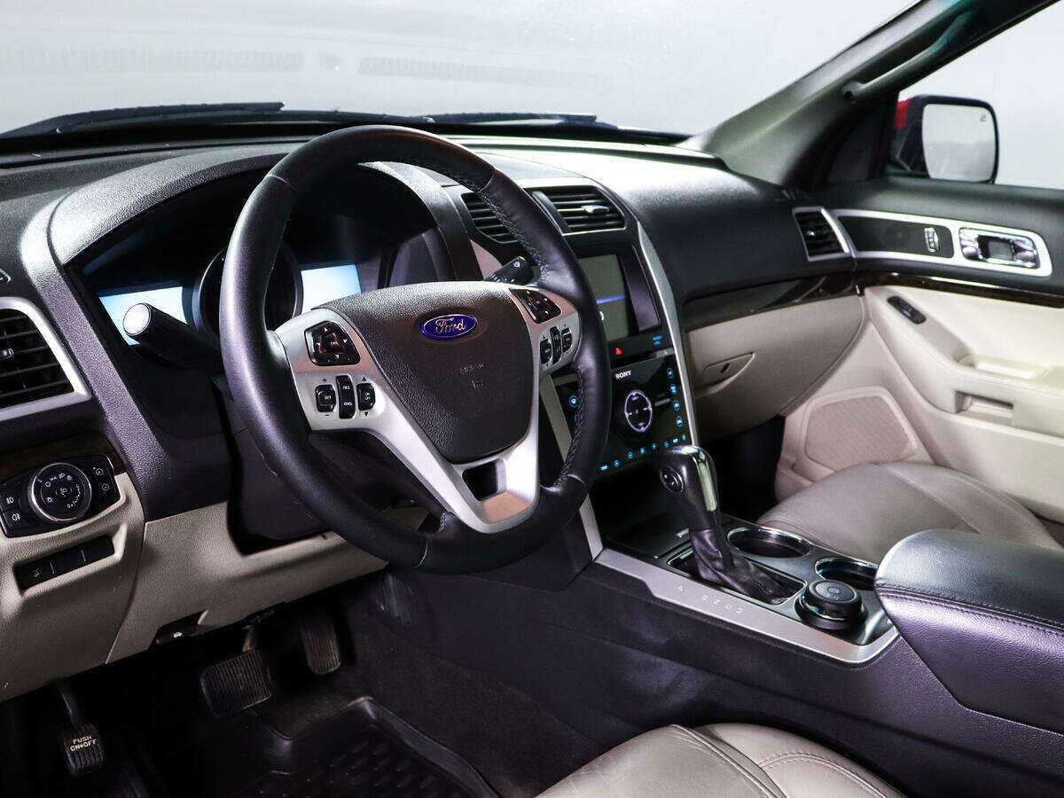 Купить Ford Explorer с пробегом. Фото: #10