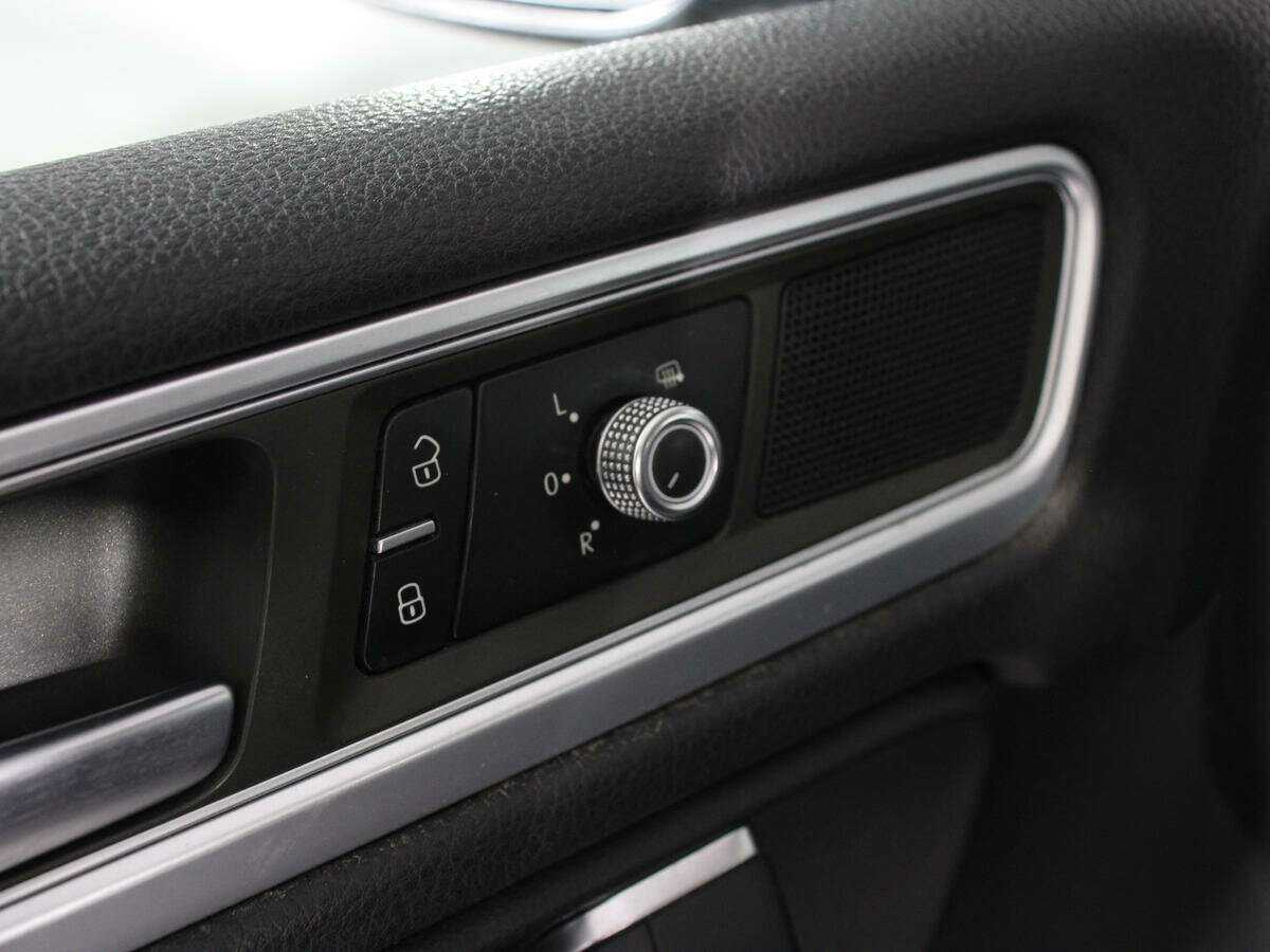 Купить Volkswagen Touareg с пробегом. Фото: #16