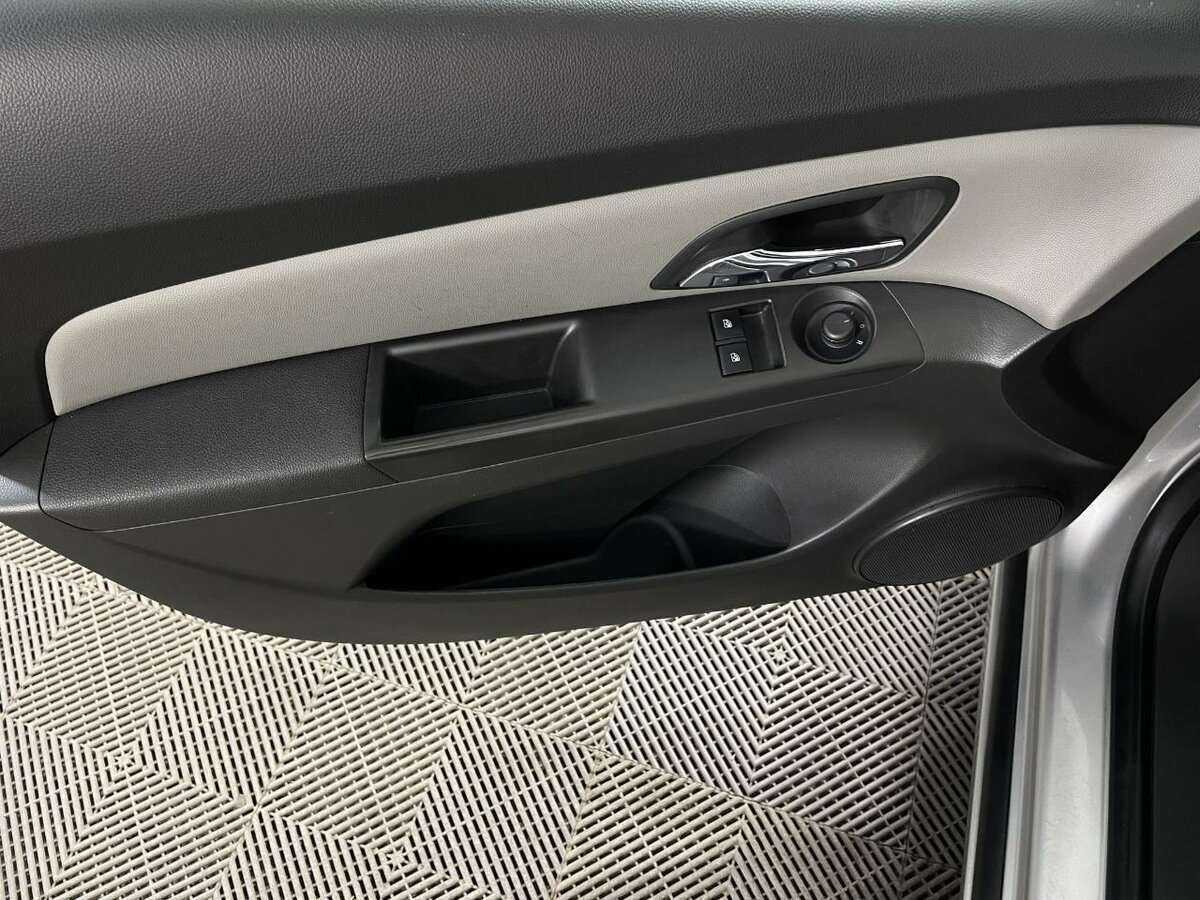 Купить Chevrolet Cruze с пробегом. Фото: #6