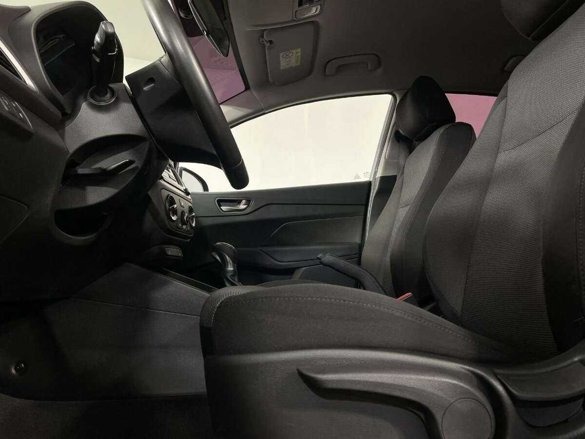 Купить Hyundai Solaris с пробегом. Фото: #9