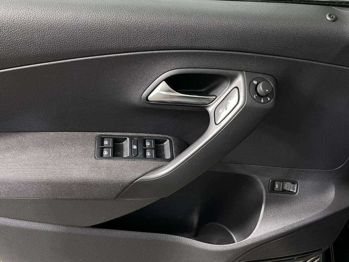 Купить Volkswagen Polo с пробегом. Фото: #6