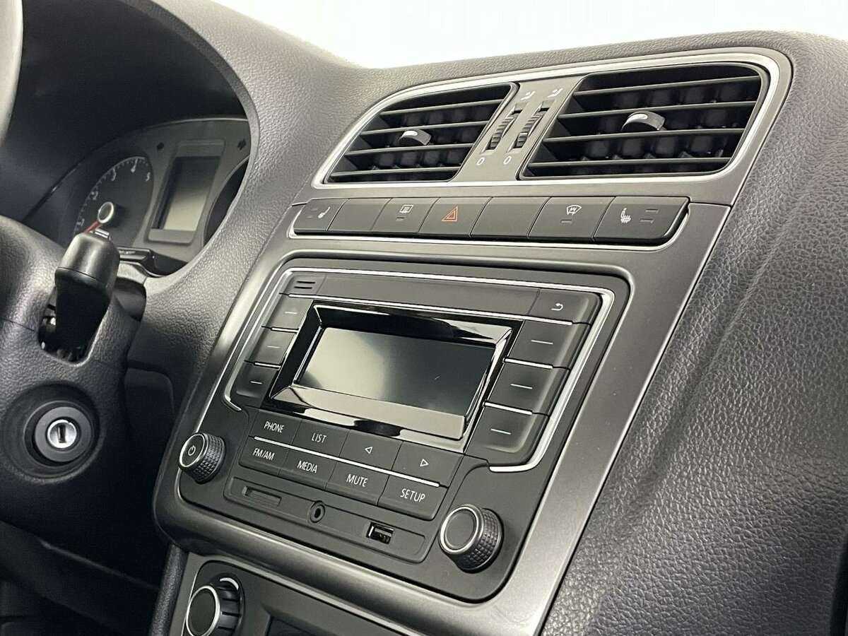 Купить Volkswagen Polo с пробегом. Фото: #10